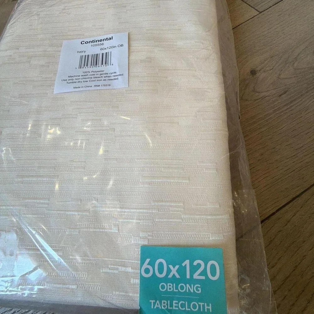 Continental 105556 Ivory Oblong Tablecloth 60x120 inches Brand new in